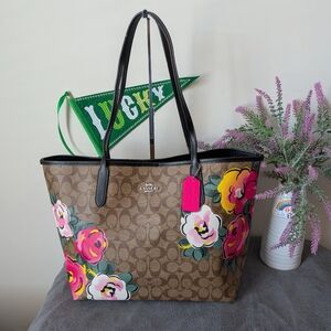 Coach City Tote In Signature Vintage Roses